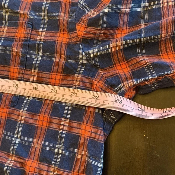 2 Old navy plaid men long sleeved button up shirts size Large collared shirts - Picture 12 of 16